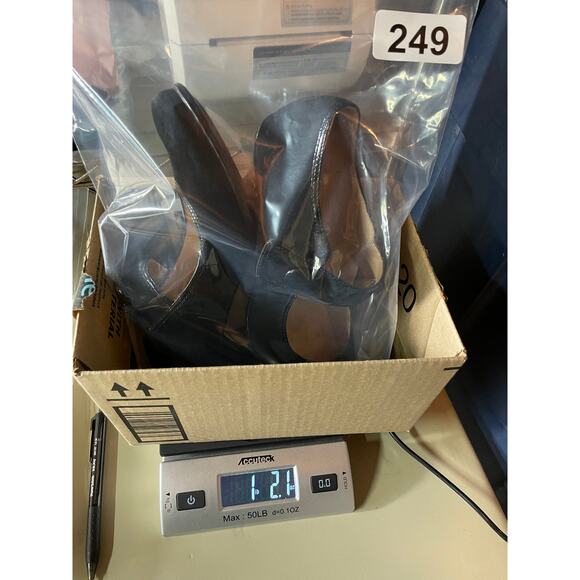 SOFFT Black Velvet Mary Jane Heels Sz 6.5 Dark Academia Whimsigoth Dark Academia - Picture 13 of 13